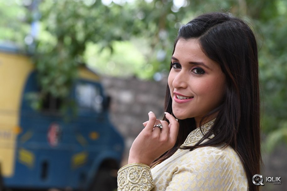 Mannara-Chopra-at-Thikka-Movie-Motion-Poster-Launch